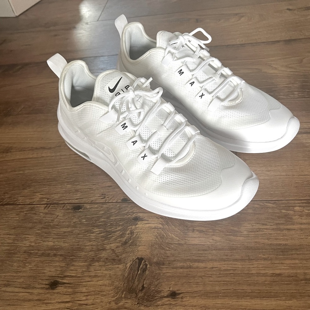 Women’s Nike air max axis. White size 10.5